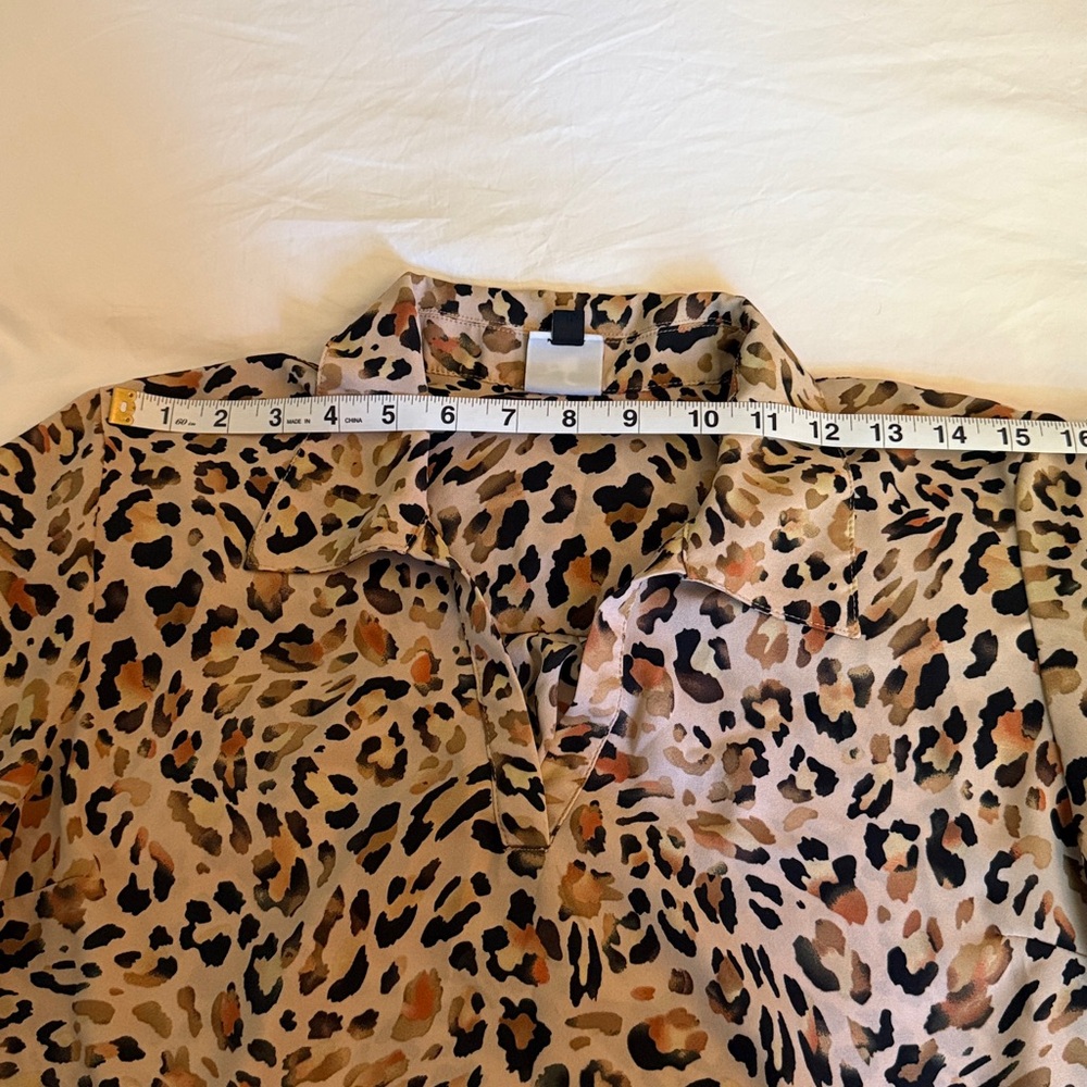 🧡 CAbi Leopard Print Top - Picture 9 of 9